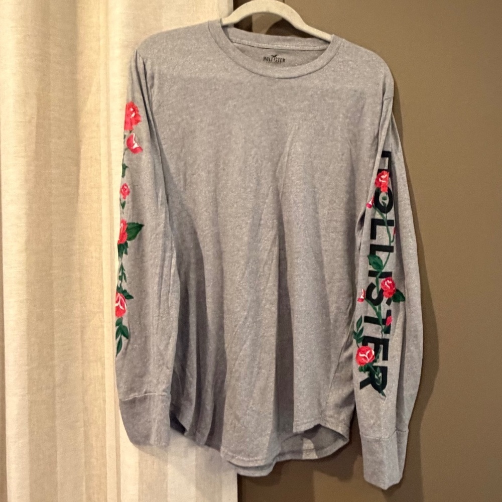 Hollister Men's Rose Graphic Long Sleeve T-shirt, Size Medium